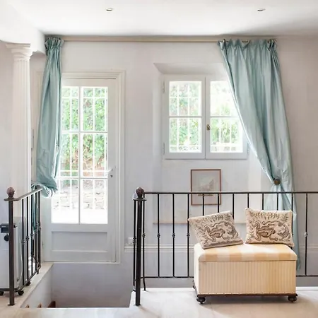 Saint-michel-lobservatoire Sleeps 8 Pool Wifi ヴィラ